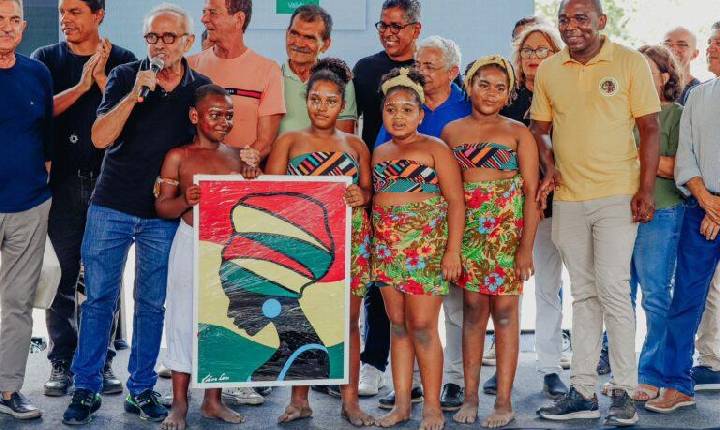 Cícero Lucena sorteia 80 apartamentos de Residencial Quilombola durante dia da Consciência Negra, em João Pessoa