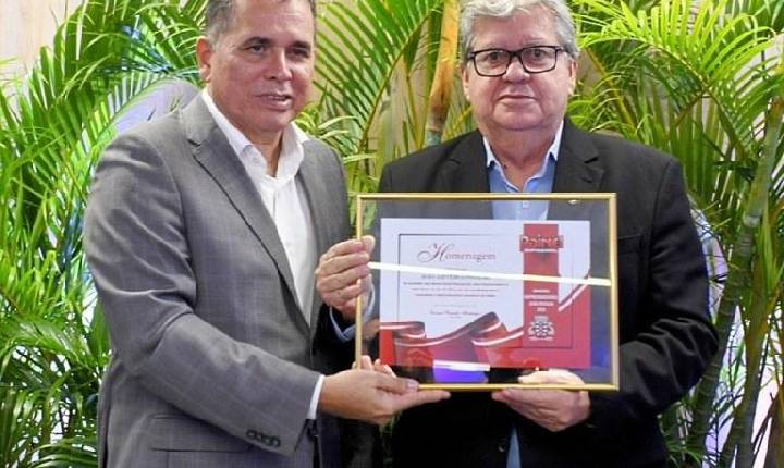 João Azevêdo é homenageado pelos investimentos para impulsionar setor produtivo em João Pessoa