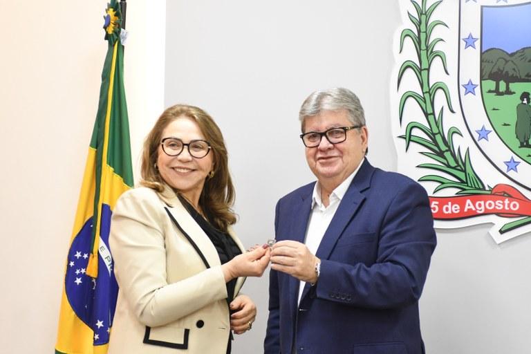 João Azevêdo recebe presidente do TRE-PB e discute segurança nas eleições municipais deste ano