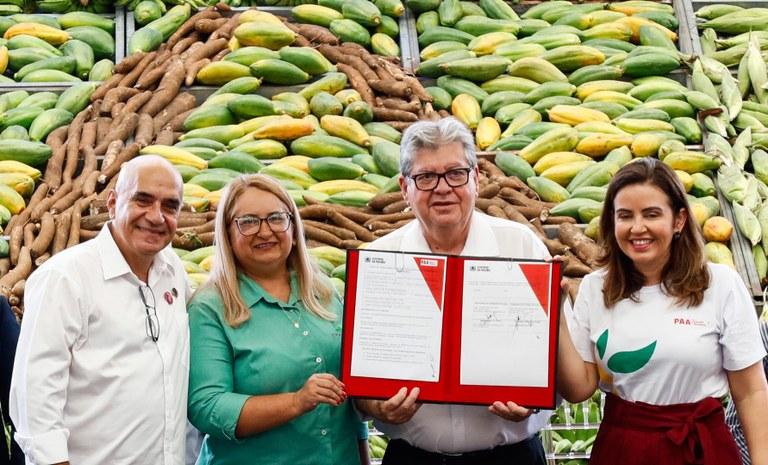 João Azevêdo autoriza investimentos de R$ 5,1 milhões na agricultura familiar e fortalece ações de segurança alimentar