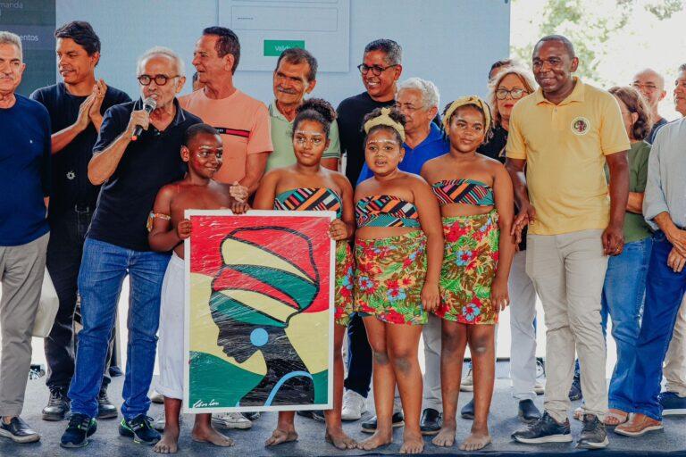 Cícero Lucena sorteia 80 apartamentos de Residencial Quilombola durante dia da Consciência Negra, em João Pessoa